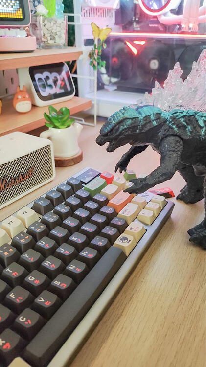 Keytok Black Classic Godzilla